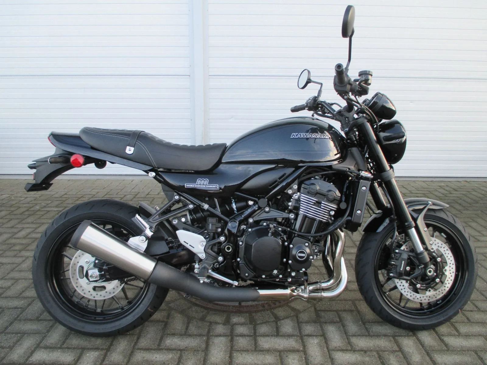 Kawasaki Z900 RS Black Ball Edition