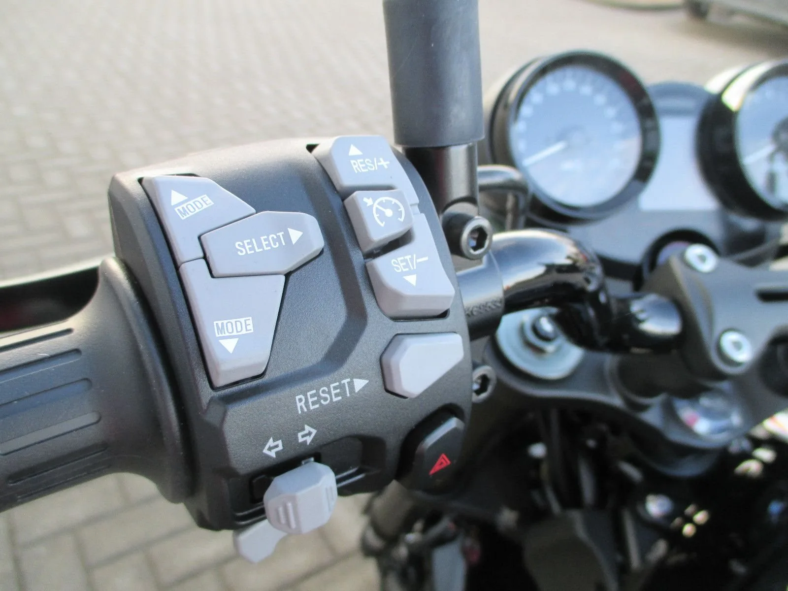 Kawasaki Z900 RS Black Ball Edition