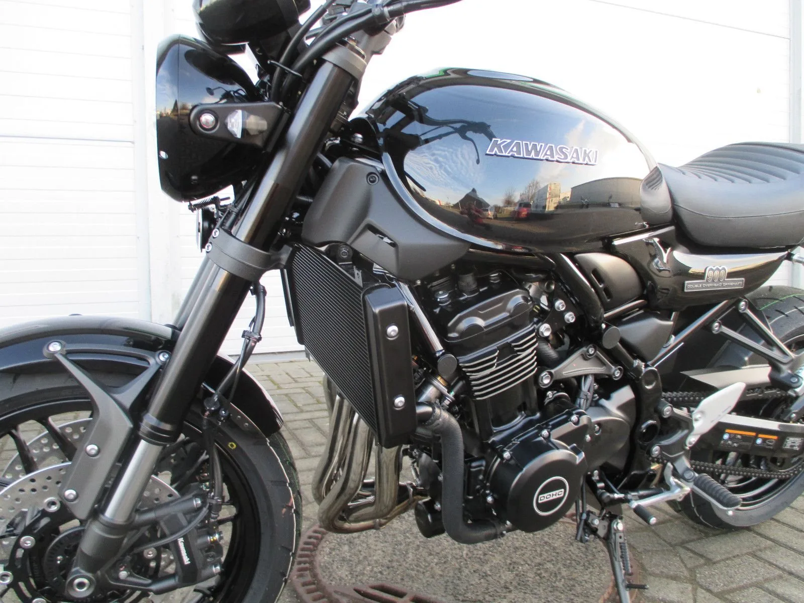 Kawasaki Z900 RS Black Ball Edition