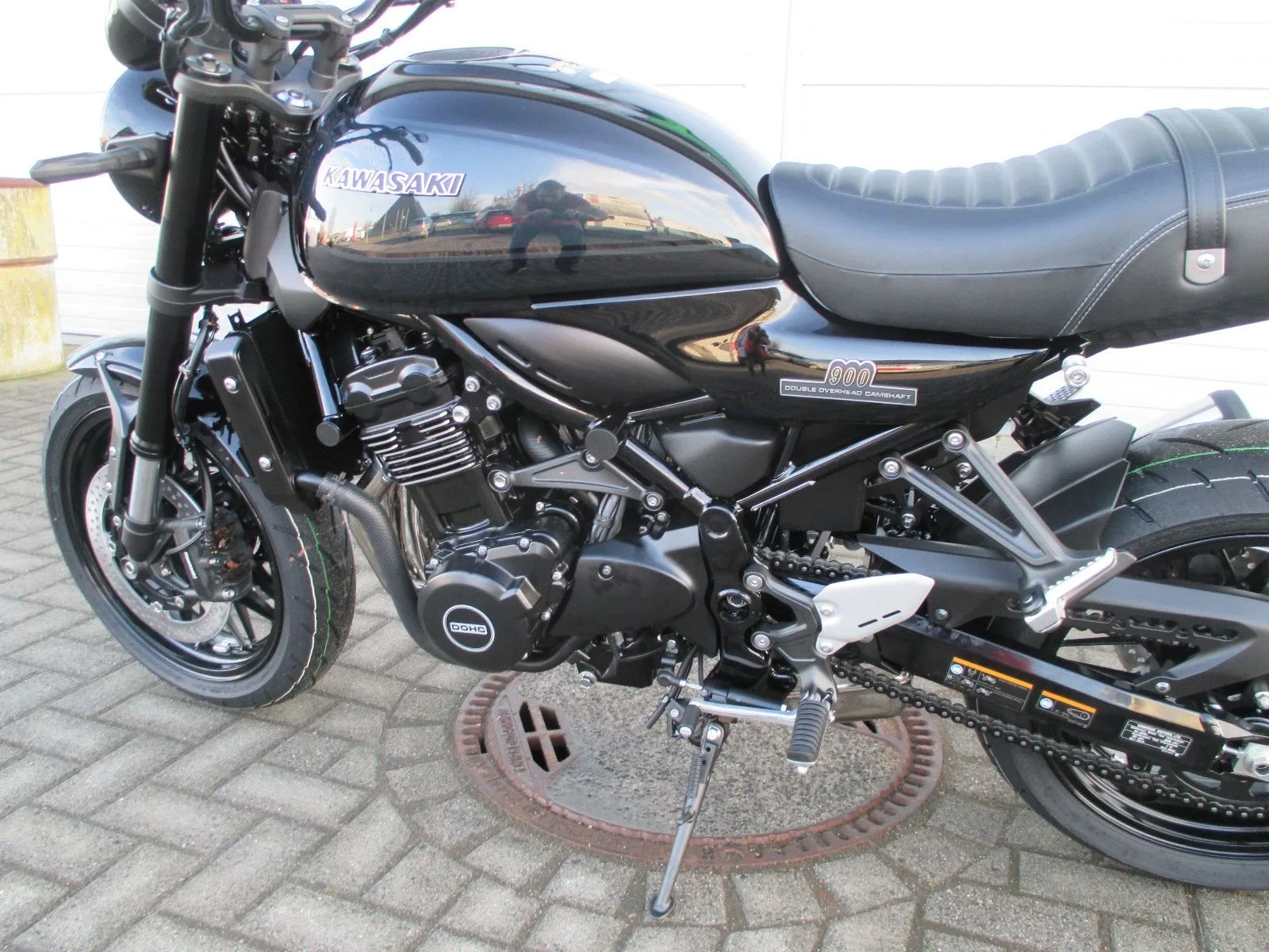 Kawasaki Z900 RS Black Ball Edition