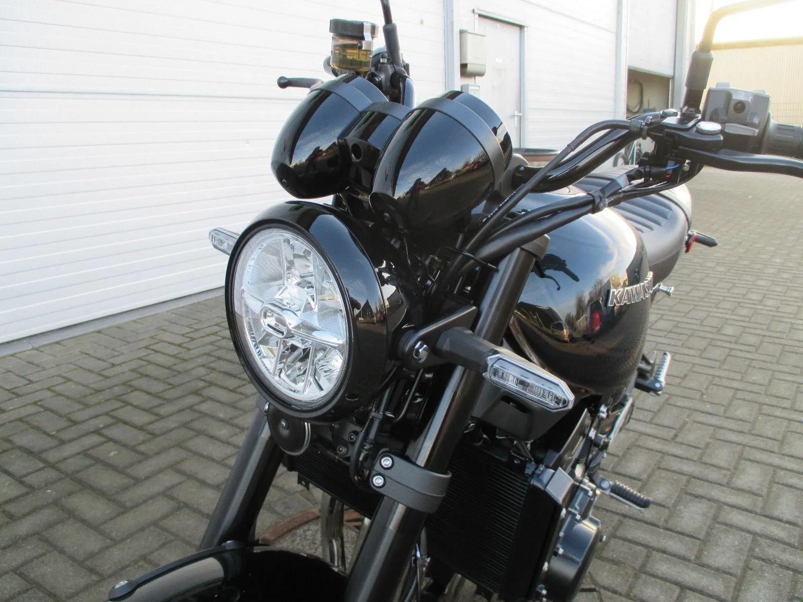 Kawasaki Z900 RS Black Ball Edition