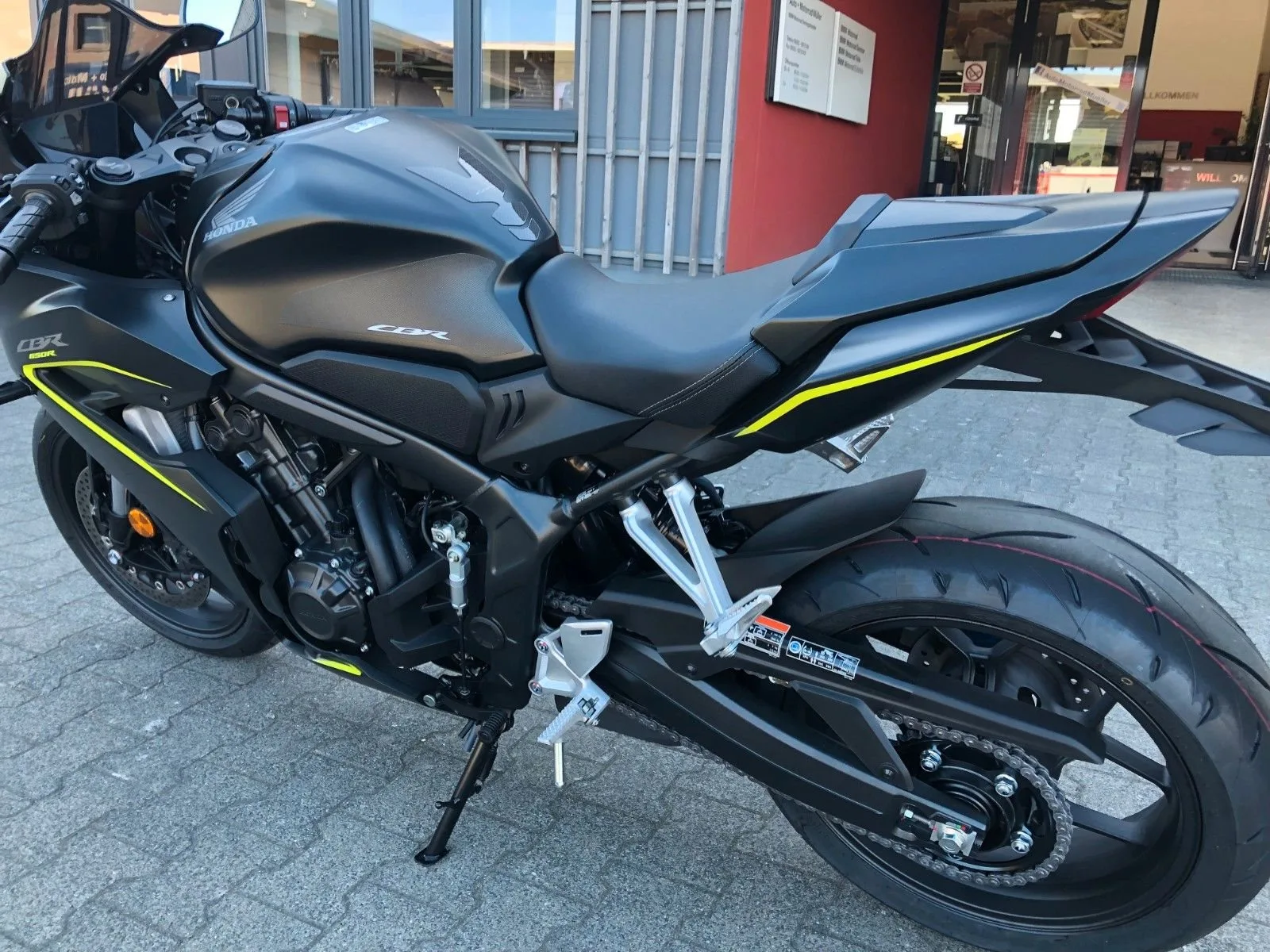 Honda CBR650R E-Clutch