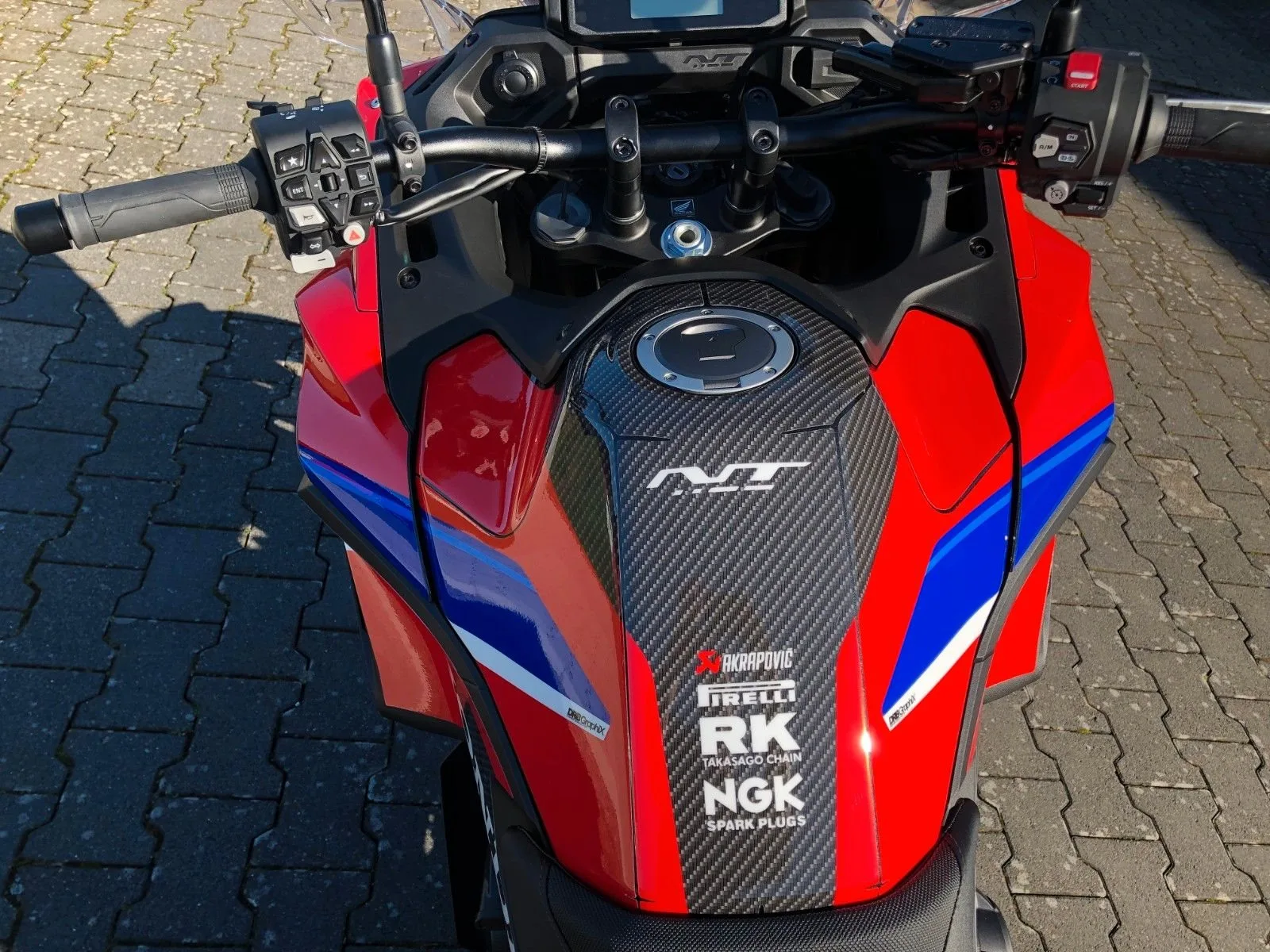 Honda NT1100 DCT Electronic Suspension