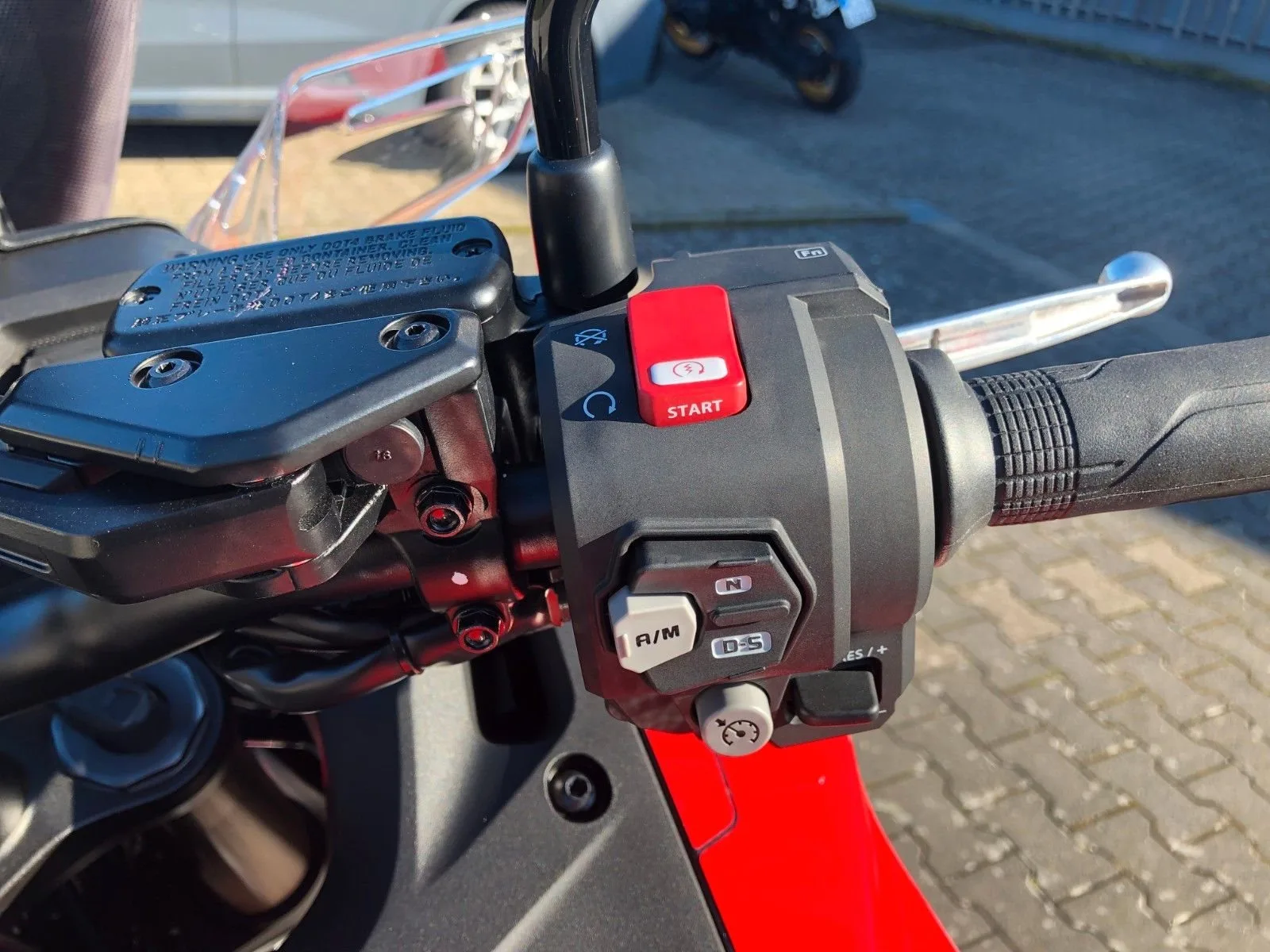 Honda NT1100 DCT Electronic Suspension