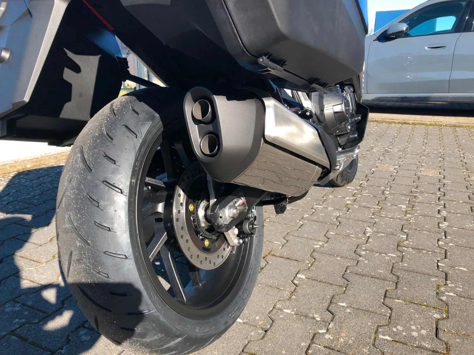 Honda NT1100 DCT Electronic Suspension