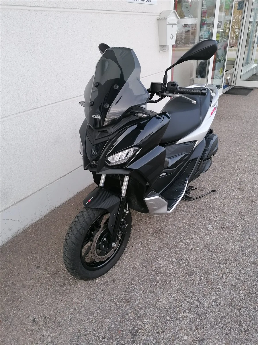Aprilia SR GT 200