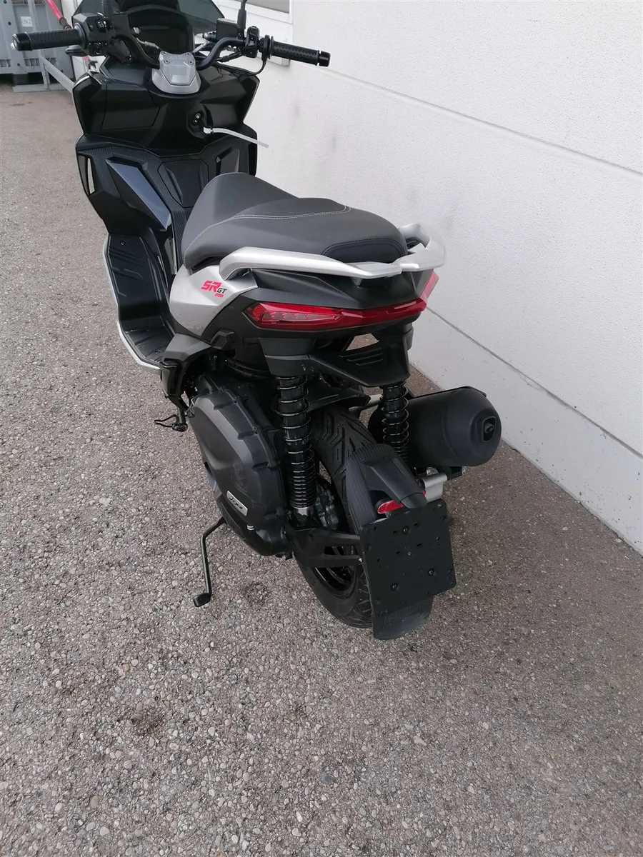 Aprilia SR GT 200