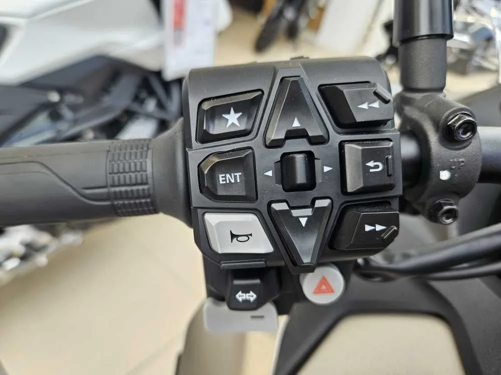 Honda NT1100 DCT Electronic Suspension