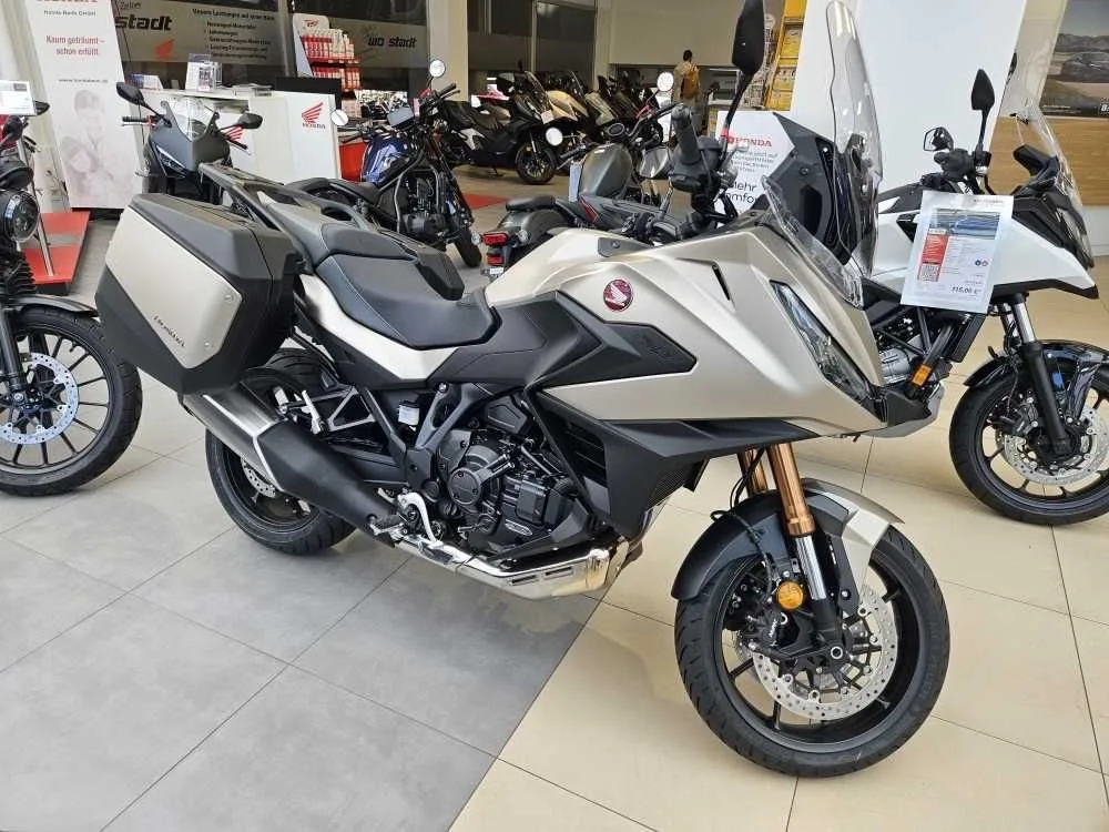 Honda NT1100 DCT Electronic Suspension