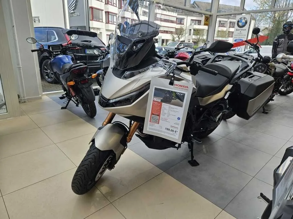Honda NT1100 DCT Electronic Suspension