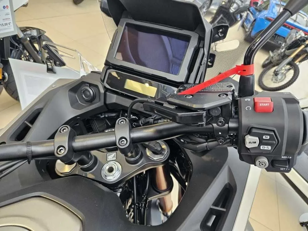 Honda NT1100 DCT Electronic Suspension