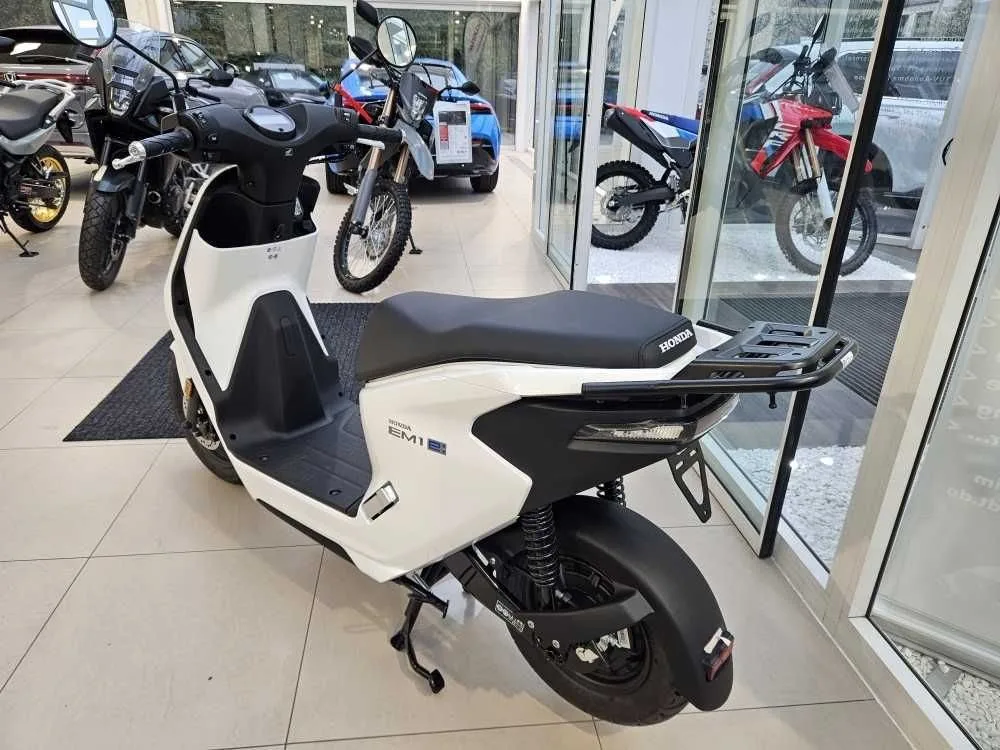 Honda EM1 e