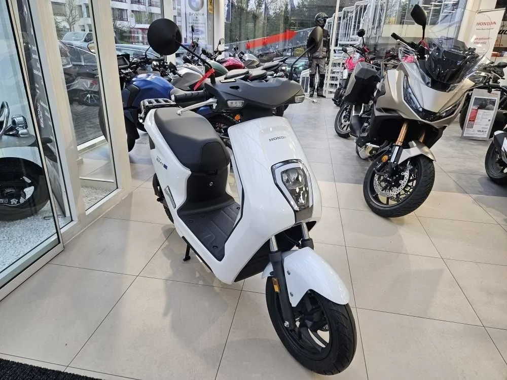 Honda EM1 e