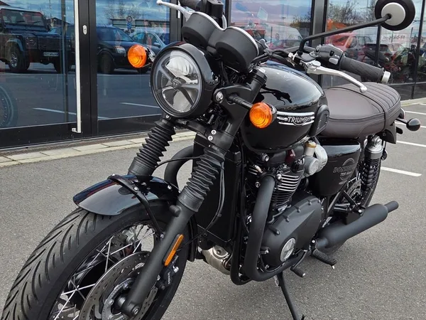 Triumph Bonneville T120 Black