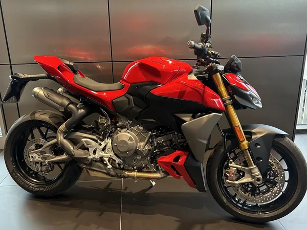 Ducati Streetfighter V2 S