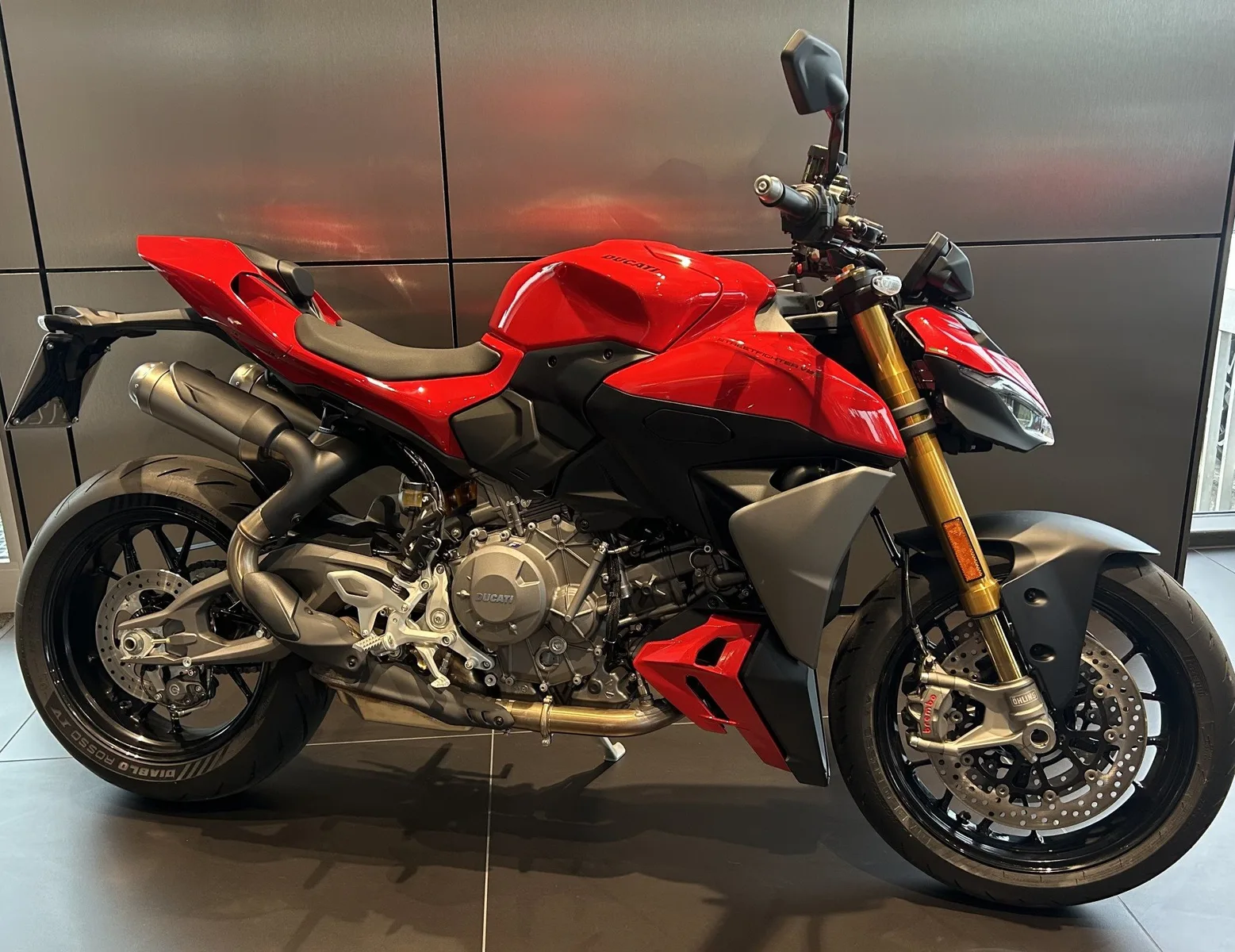 Ducati Streetfighter V2 S