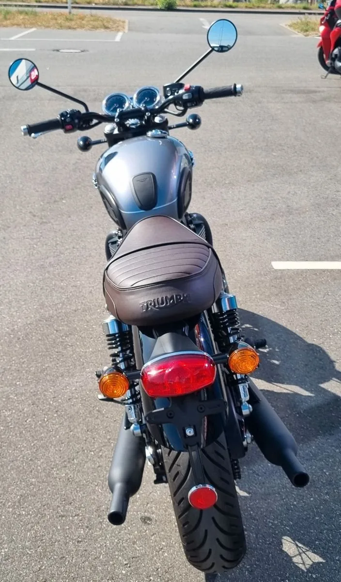 Triumph Bonneville T120 Black