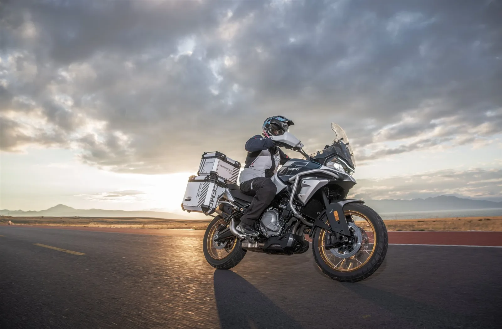 CFMOTO 700MT ABS