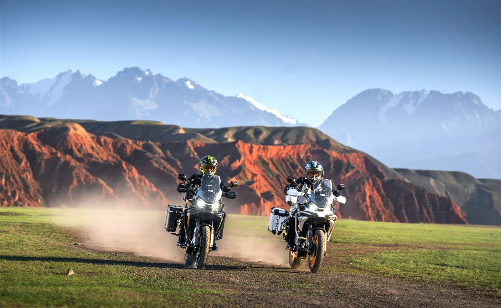 CFMOTO 700MT ABS