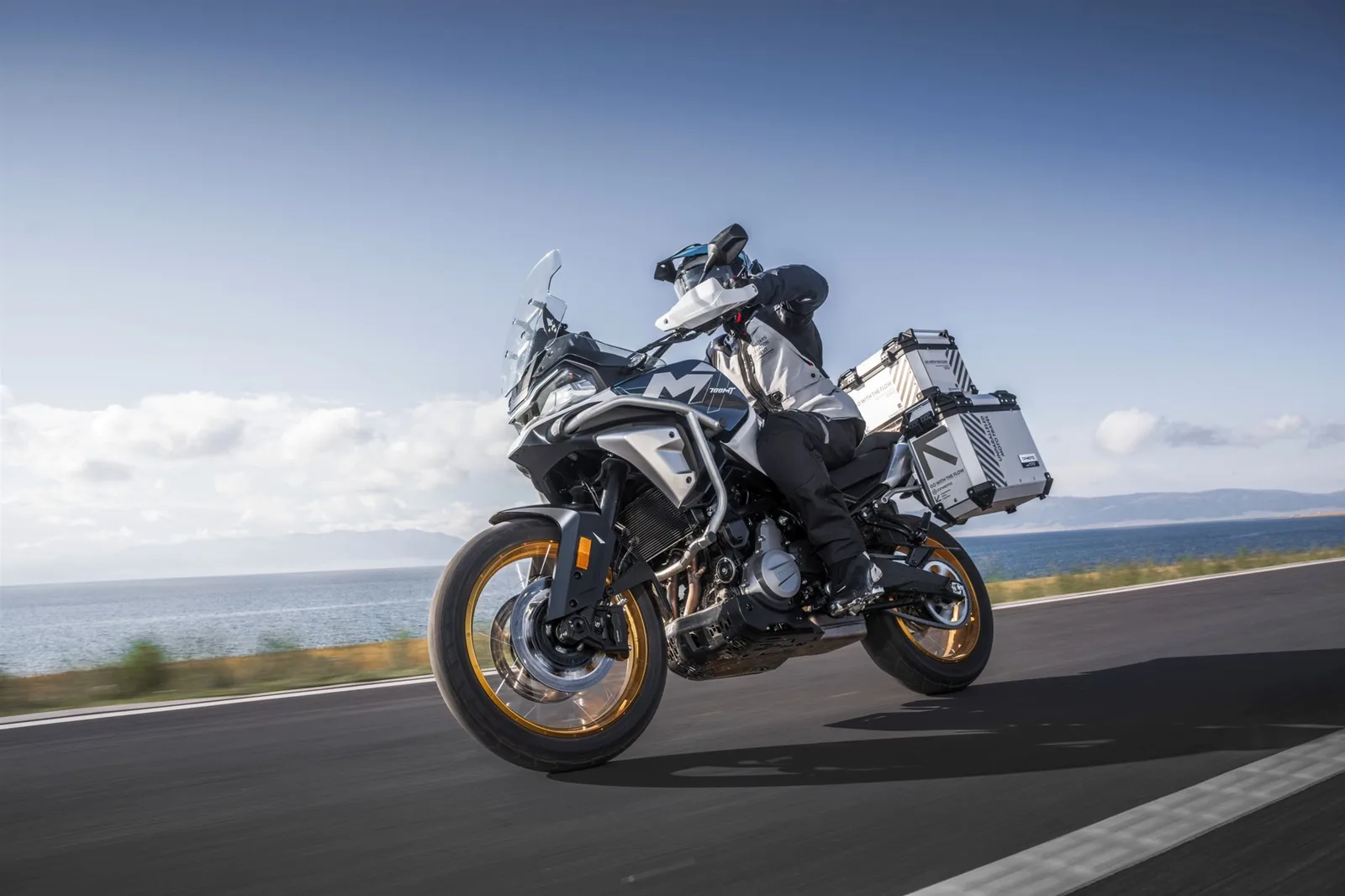 CFMOTO 700MT ABS