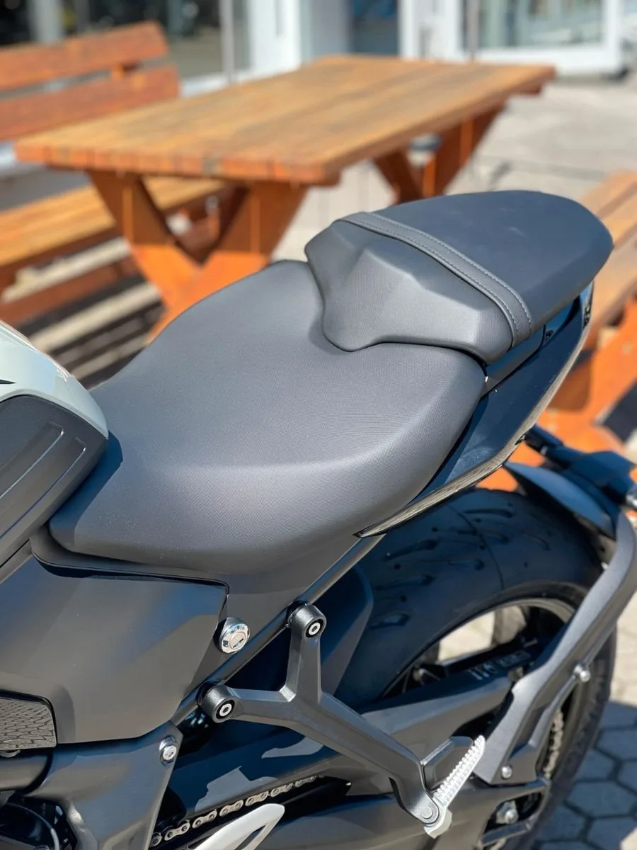 Triumph Trident 660