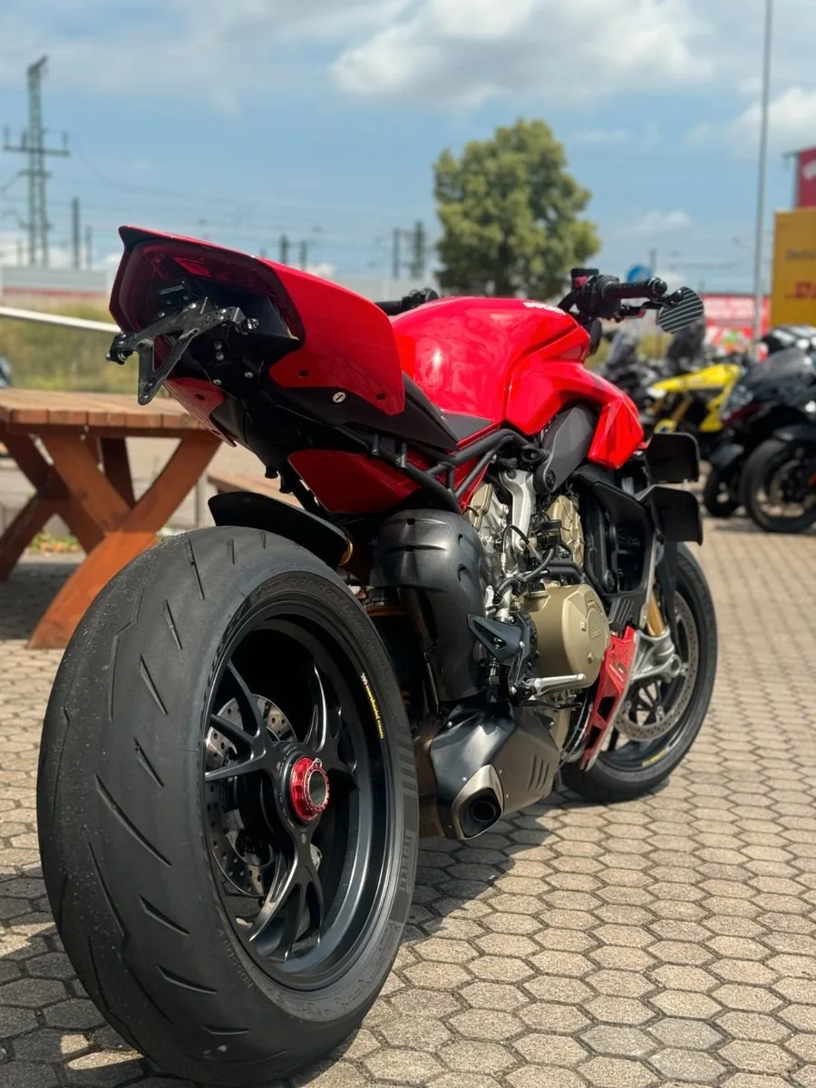 Ducati Streetfighter V4 S