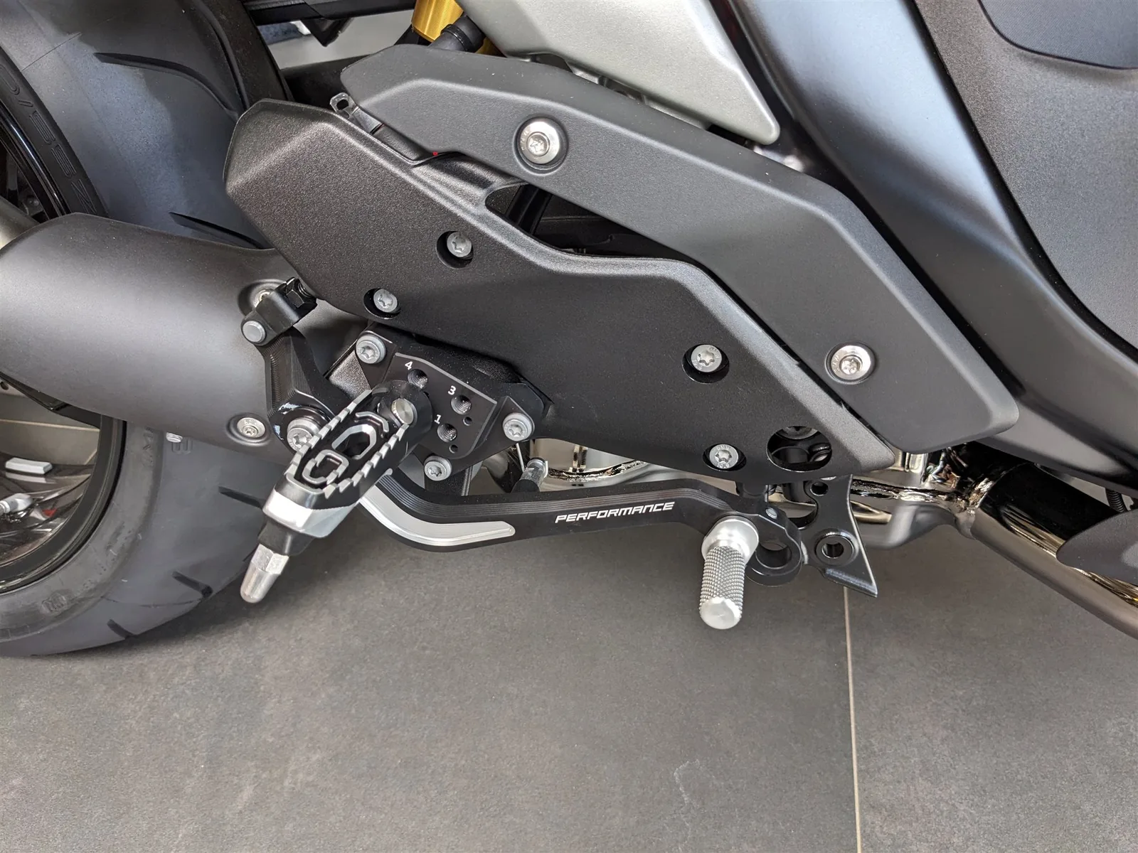 BMW R 1300 RS Performance, Akrapovic
