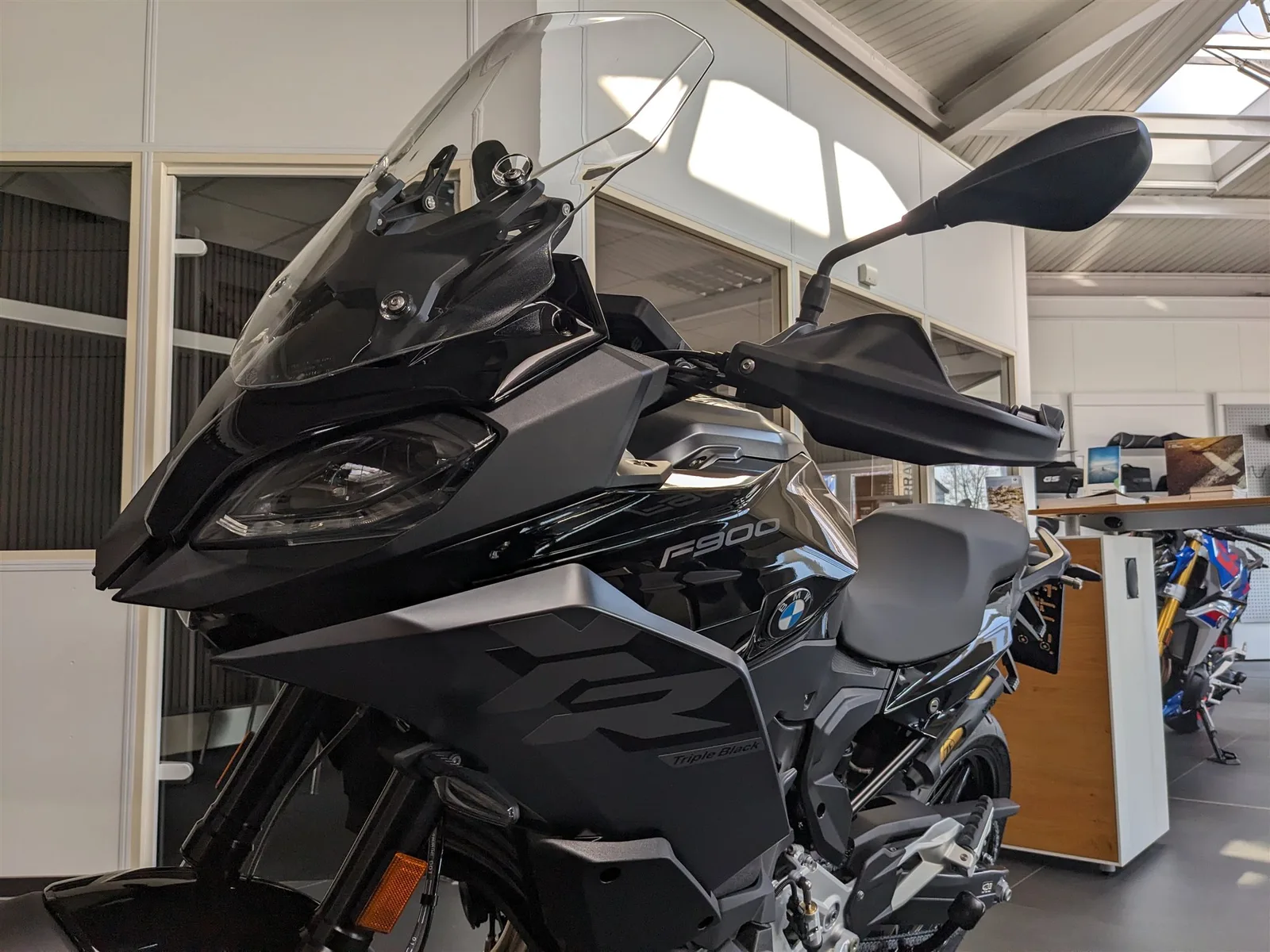 BMW F 900 XR Triple Black Komfort Dynamik Paket