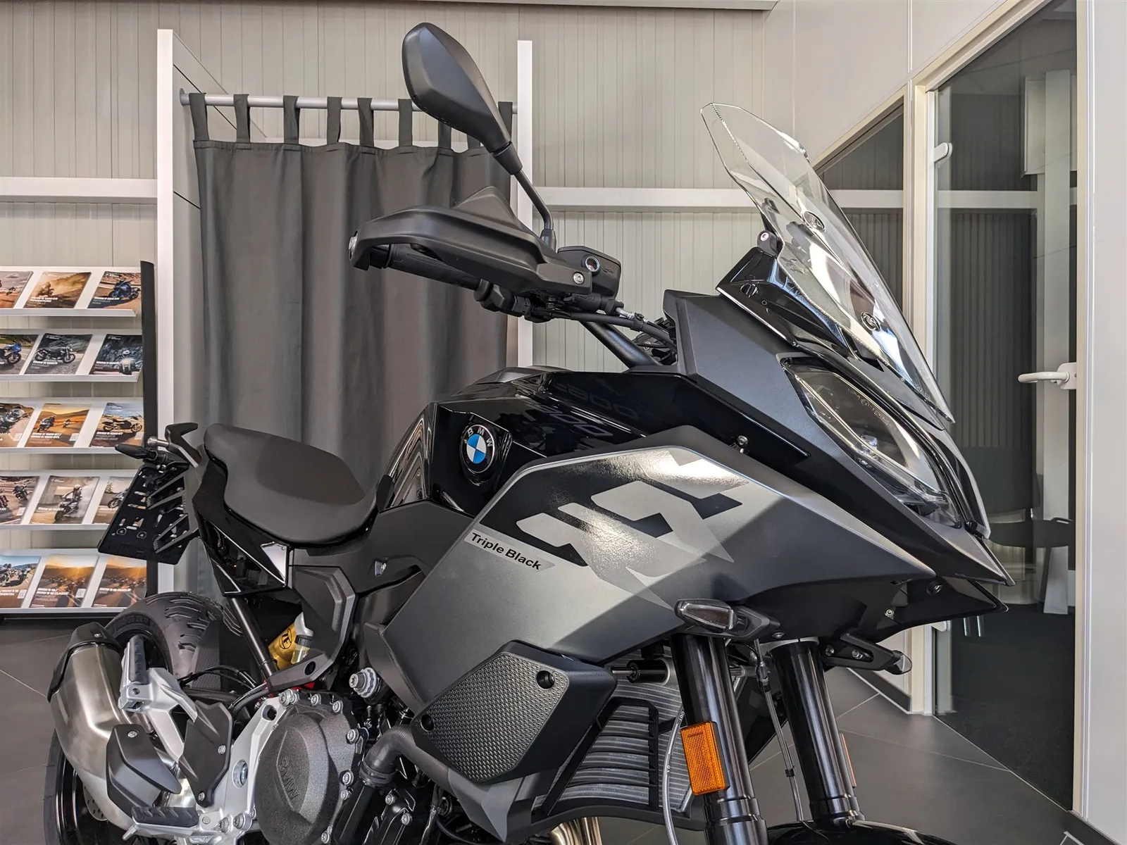 BMW F 900 XR Triple Black Komfort Dynamik Paket