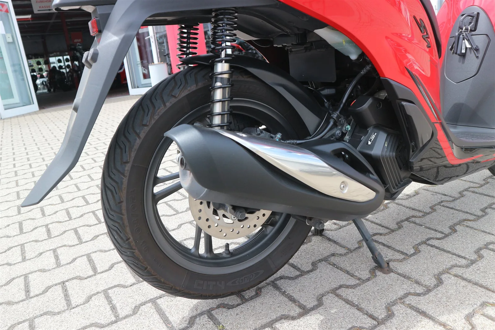 Honda SH150i Honda SH 150i mit einem Jahr Garantie, Roller ist Scheckheft gepflegt.