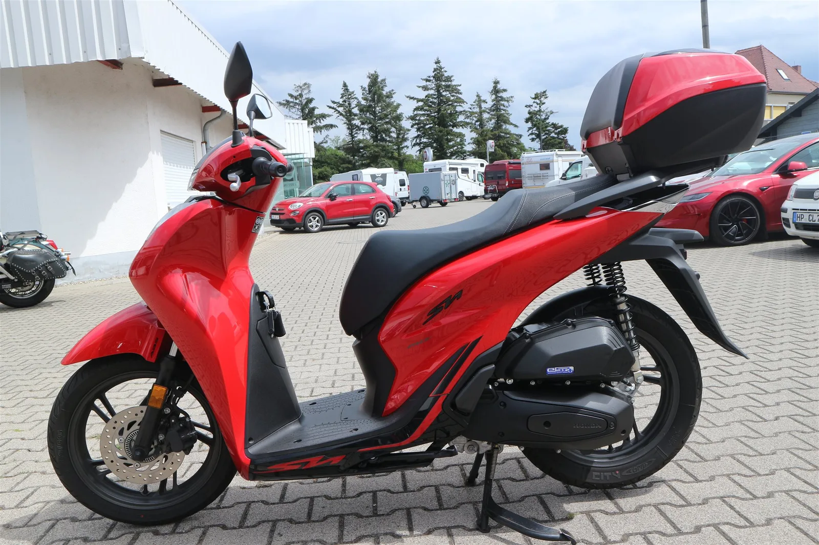 Honda SH150i Honda SH 150i mit einem Jahr Garantie, Roller ist Scheckheft gepflegt.
