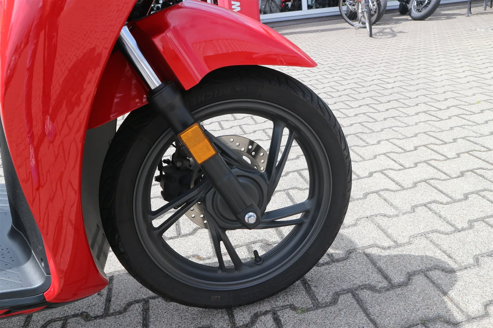 Honda SH150i Honda SH 150i mit einem Jahr Garantie, Roller ist Scheckheft gepflegt.