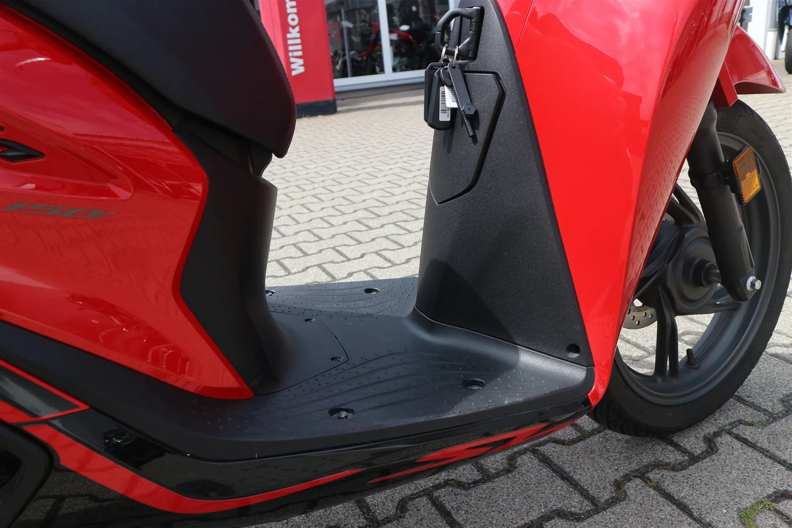 Honda SH150i Honda SH 150i mit einem Jahr Garantie, Roller ist Scheckheft gepflegt.
