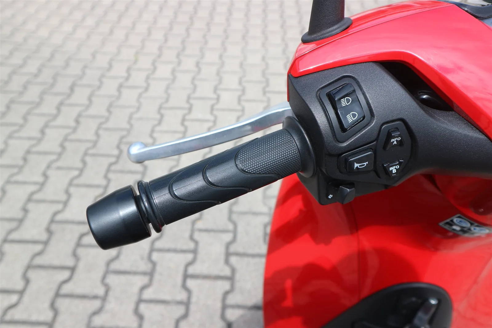 Honda SH150i Honda SH 150i mit einem Jahr Garantie, Roller ist Scheckheft gepflegt.