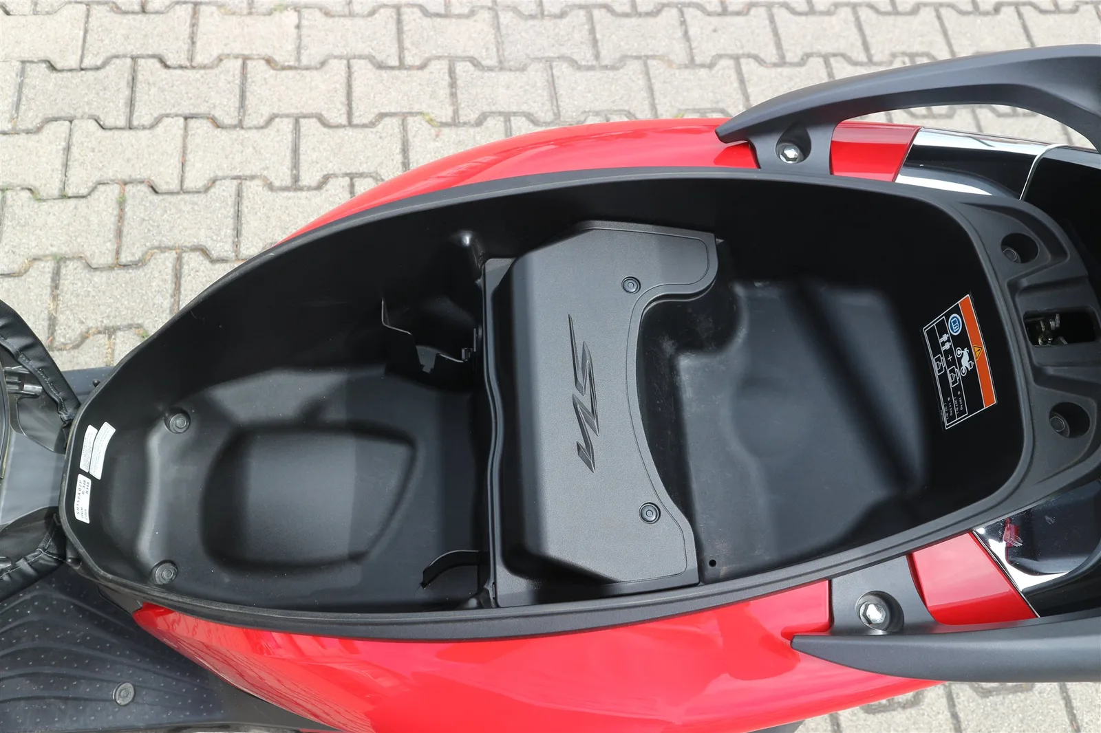 Honda SH150i Honda SH 150i mit einem Jahr Garantie, Roller ist Scheckheft gepflegt.