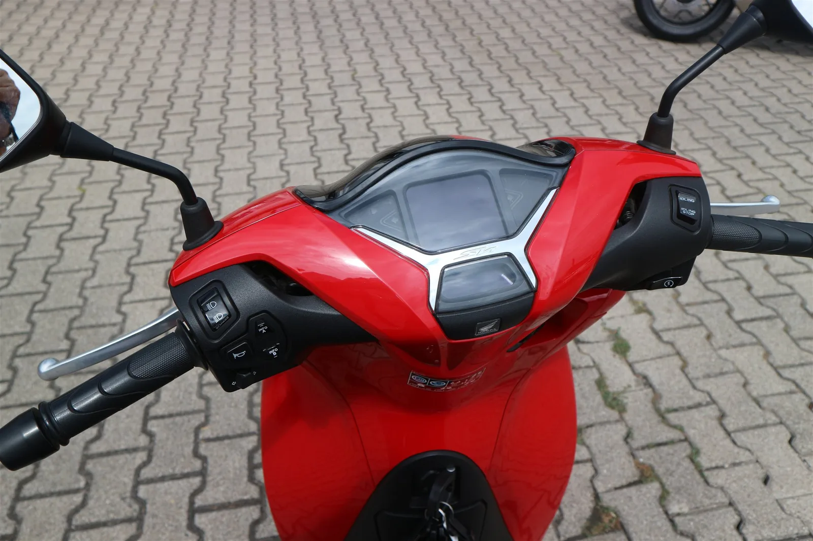 Honda SH150i Honda SH 150i mit einem Jahr Garantie, Roller ist Scheckheft gepflegt.