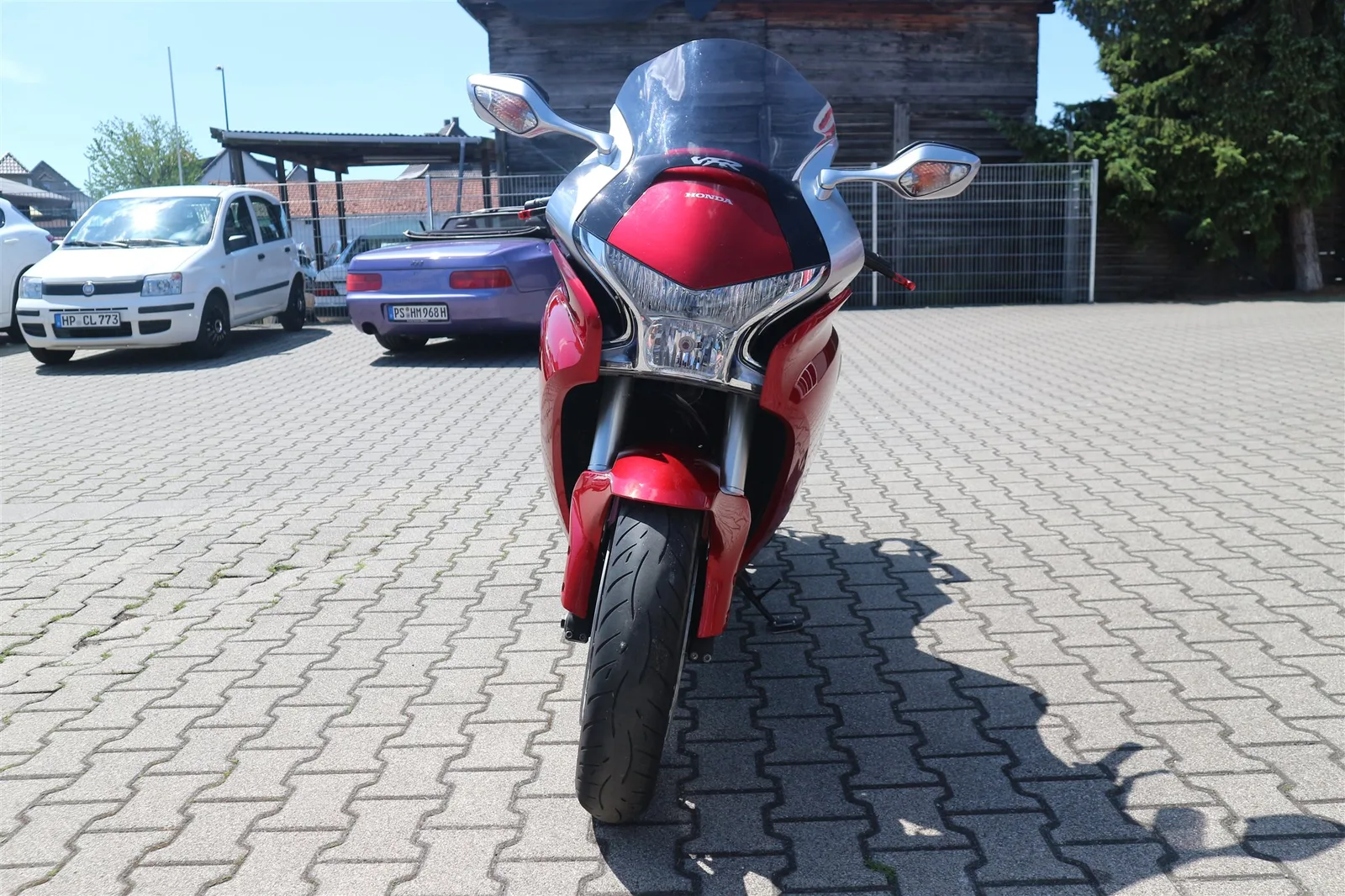 Honda VFR 1200 F Sehr gepflegte Honda VFR1200F SC63 mit einem Jahr Garantie