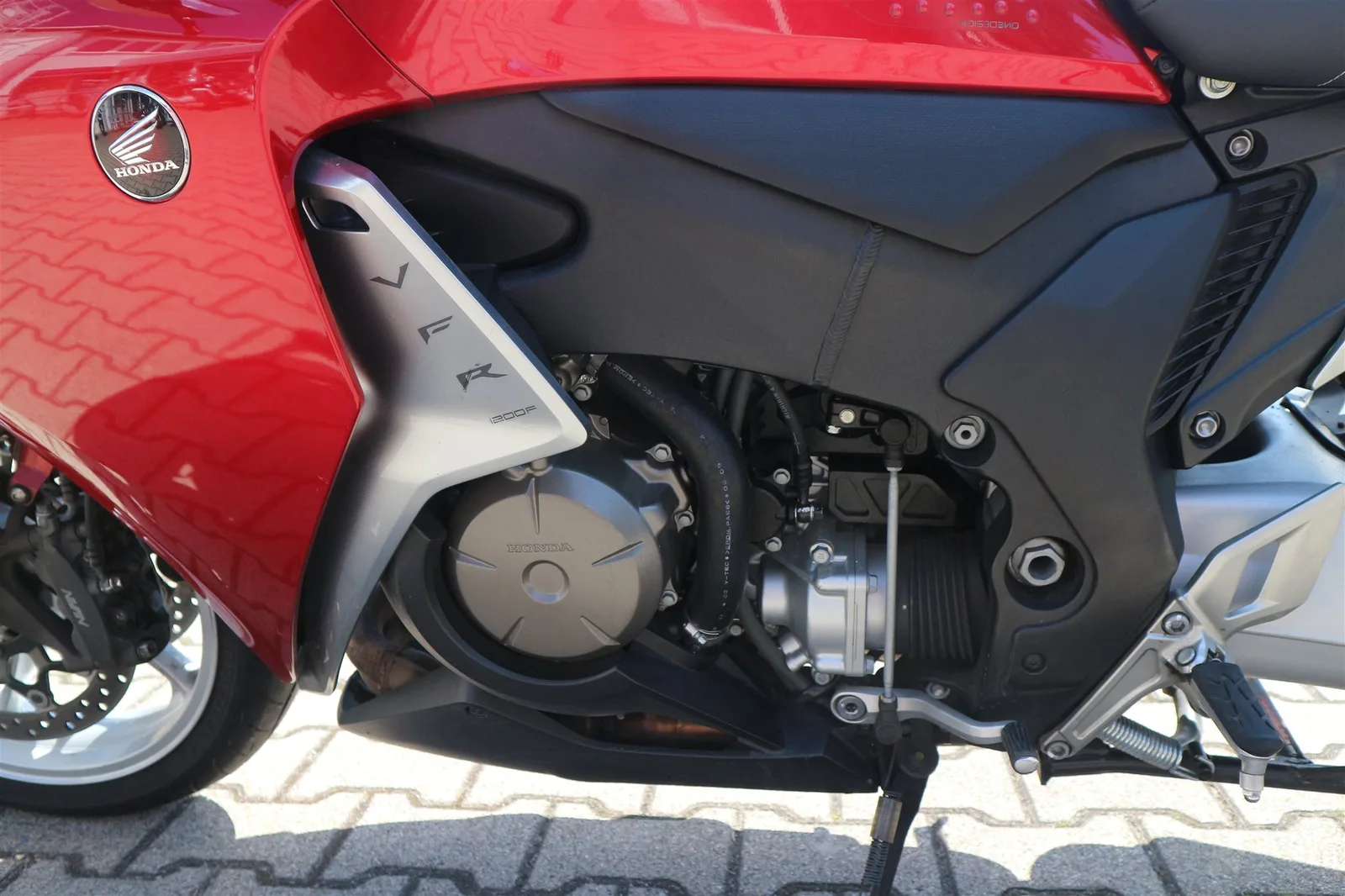 Honda VFR 1200 F Sehr gepflegte Honda VFR1200F SC63 mit einem Jahr Garantie