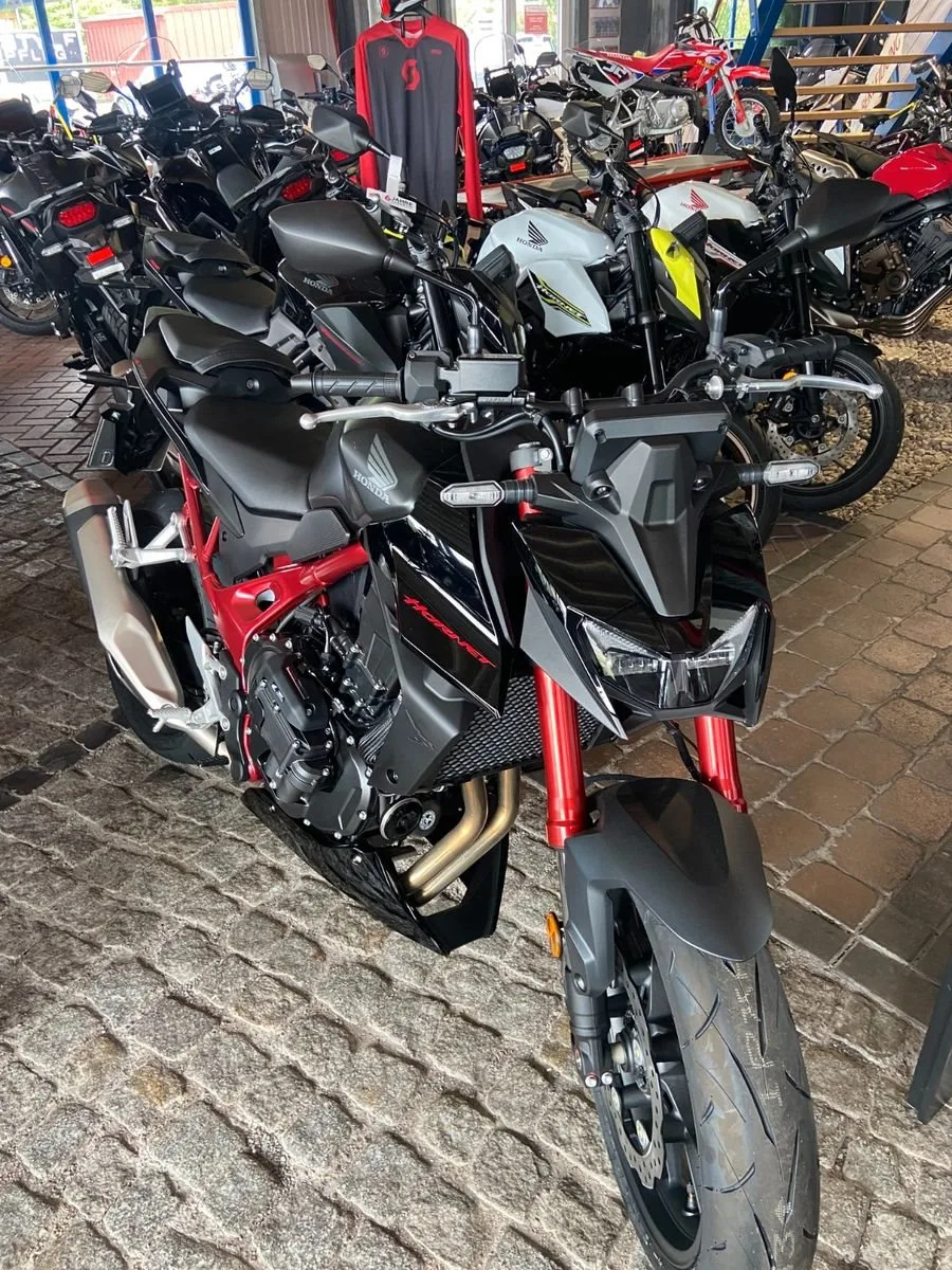 Honda CB750 Hornet E-Clutch
