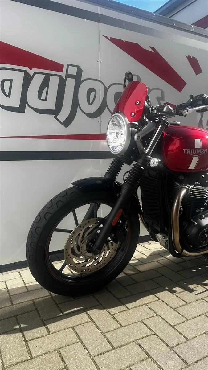 Triumph Street Twin