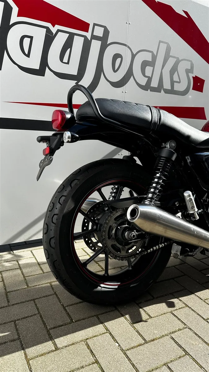 Triumph Street Twin