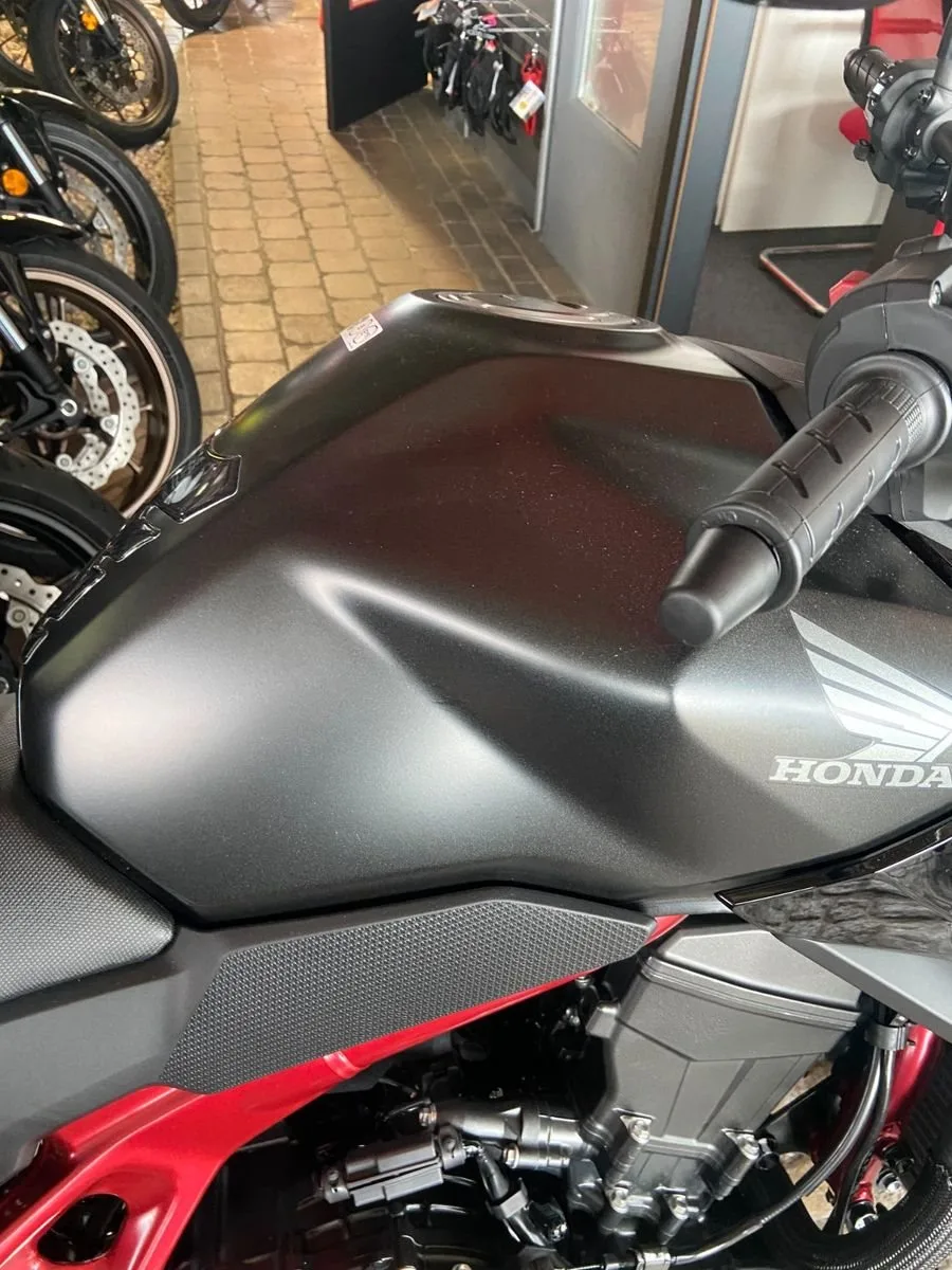 Honda CB750 Hornet E-Clutch