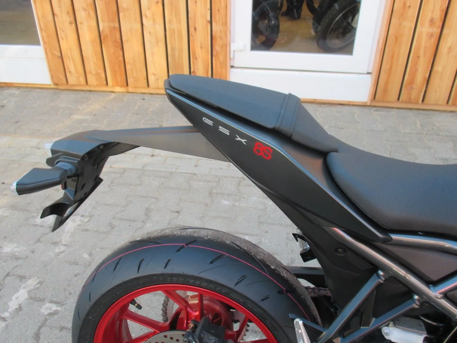 Suzuki GSX-8S