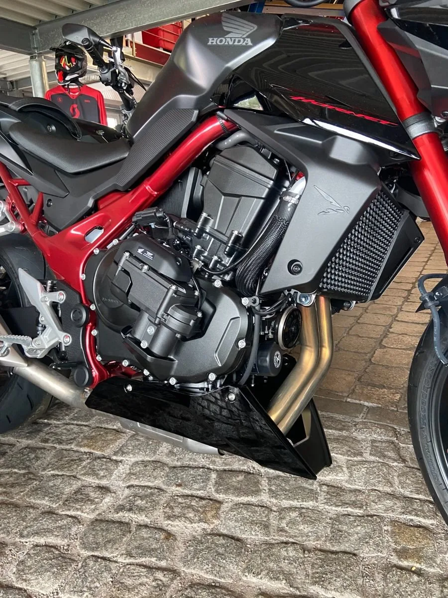 Honda CB750 Hornet E-Clutch