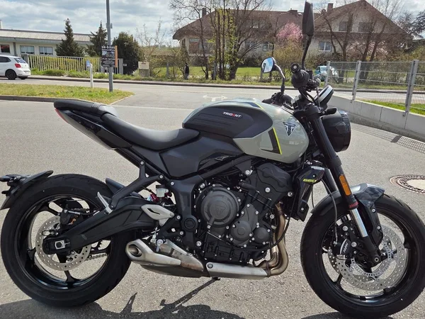 Triumph Trident 660