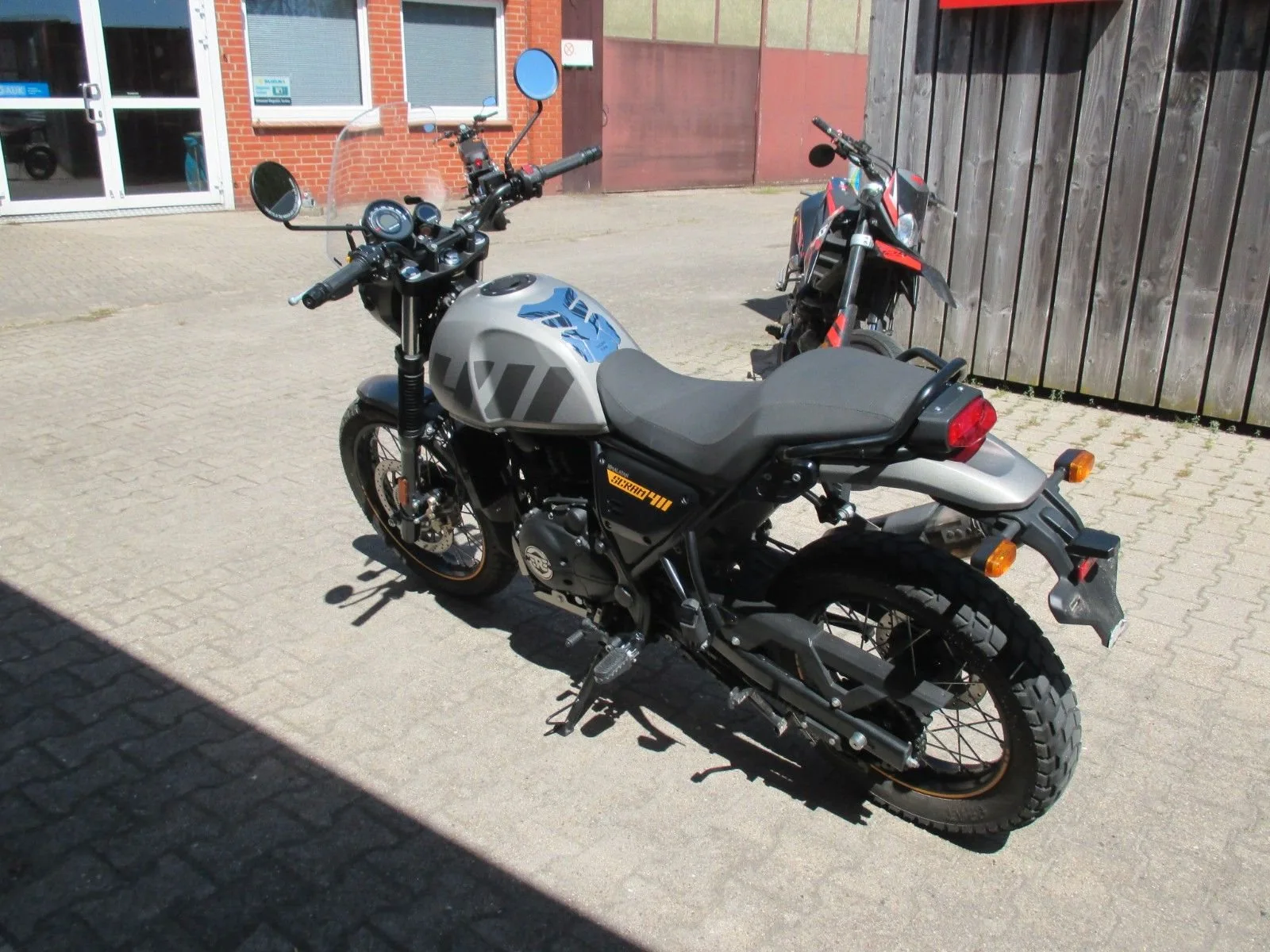 Royal Enfield Scram 411