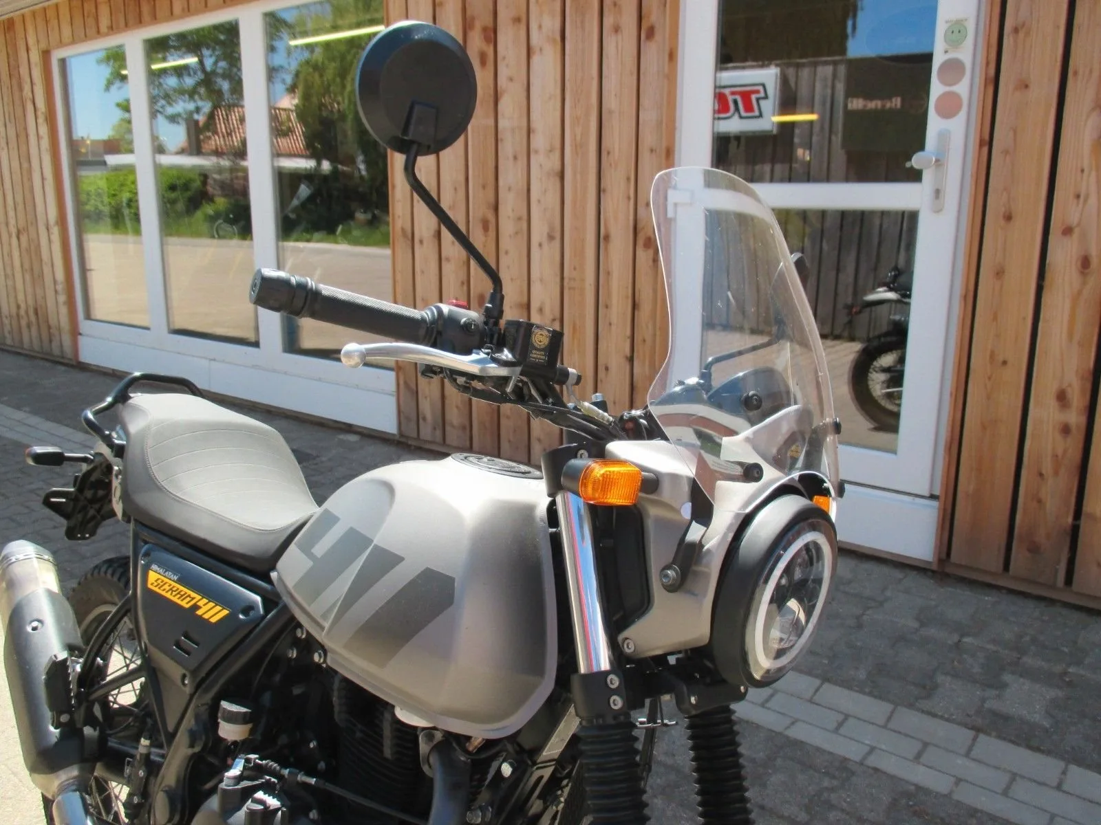 Royal Enfield Scram 411