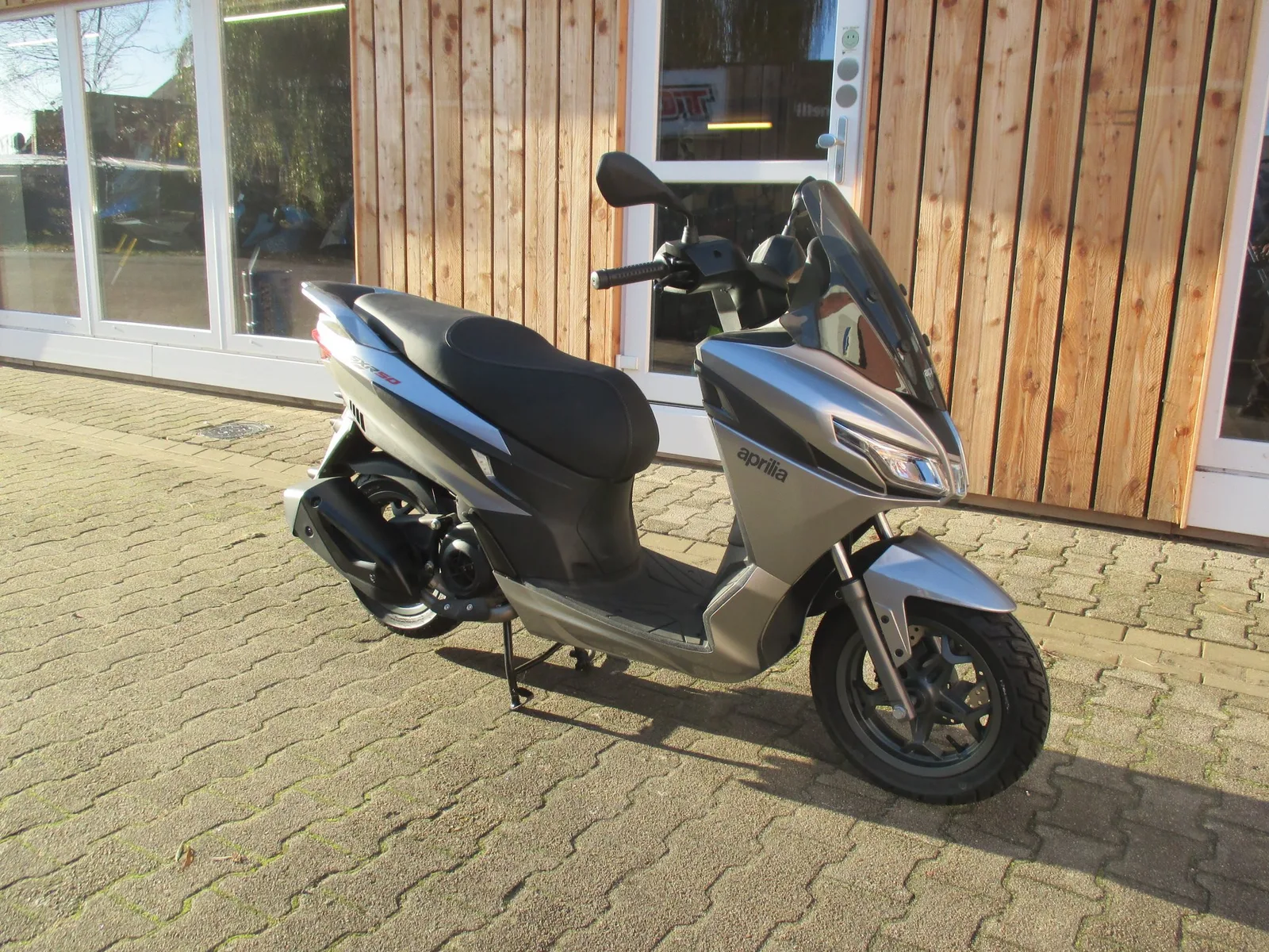 Aprilia SXR 50 Insinctive Grey