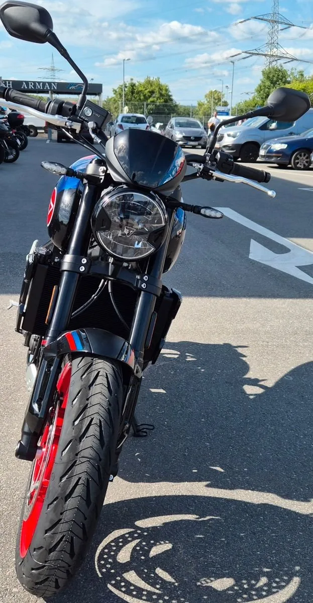 Triumph Trident 660 Triple Tribute