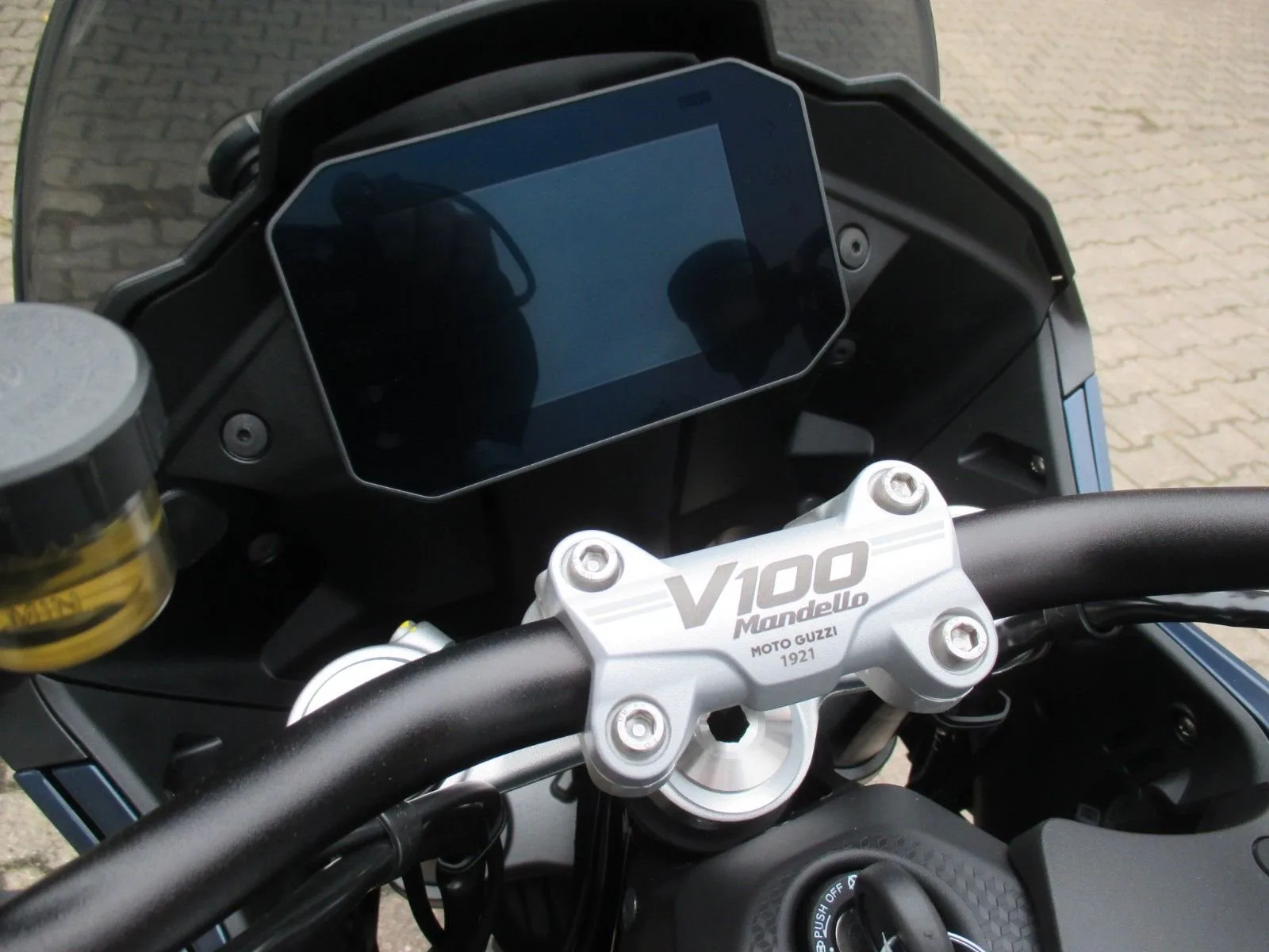 Moto Guzzi V100 Mandello E5+ Blue Oceano 2025